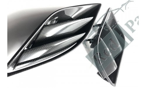 GRILLE D'AILE DROITE EN CARBONE FERRARI CALIFORNIA (81284010/A)