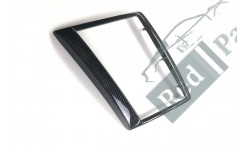 ENCADREMENT/CONTOUR EN CARBONE ECRAN GPS FERRARI CALIFORNIA (81950900/A)