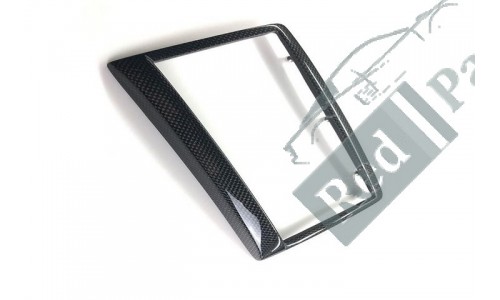 ENCADREMENT/CONTOUR EN CARBONE ECRAN GPS FERRARI CALIFORNIA (81950900/A)