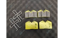 JEU DE PLAQUETTES ARRIERE AVEC RESSORT FERRARI 456/F355 PACK FIORANO (70000882)