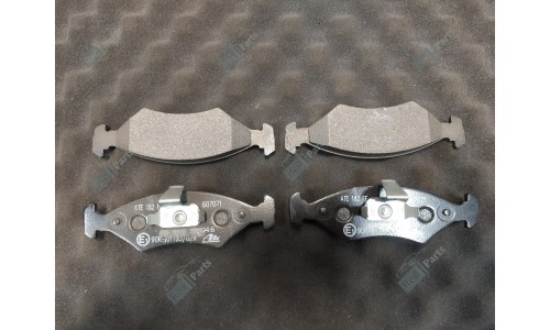 PLAQUETTES ARRIERE FERRARI 208/328/MONDIALQV/T(135705/A)