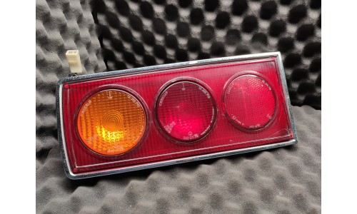 Feu arrière gauche Ferrari 208 GT4 Dino/308 GT4 Dino 76-79(40030504/U)(Occasion)