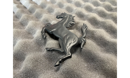 badge Cavallino noir grille arrière ferrari 348 (62984300)