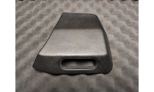 Garniture/Cache Ceinture de Sécurité en Cuir Blanc Noir Gauche Ferrari F355 (64678500/U) (Pièce Occasion)