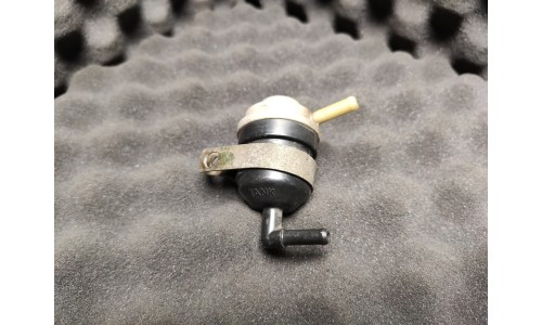 Soupape de Conduite de Carburant Ferrari 348/Mondial (139568/U) (Pièce Occasion)