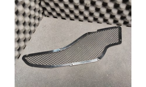 Grille inférieure gauche pare-choc arrière ferrari 458 (81373500/U) (Occasion)