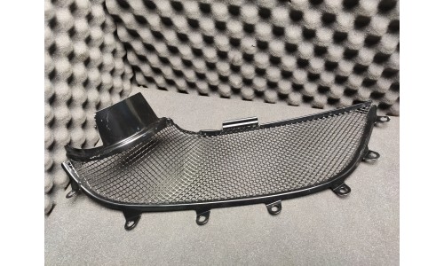 grille supérieure droite pare choc arrière ferrari 458 (84093400/U)