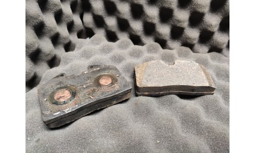 Jeu de Plaquettes Pour Etriers Arriere Ferrari 456/550 (70000925/U) (Pièce Occasion)