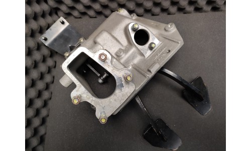 SUPPORT DU PEDALIER FERRARI 456 GT/GTA (152048/U)