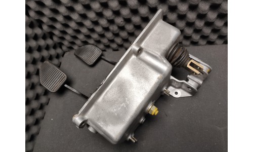 Support de Pédale d'Embrayage Ferrari 288 / Mondial (119158/U) (Pièce occasion)