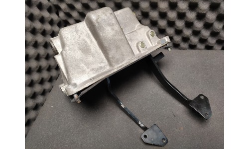 Support de Pédale d'Embrayage  Ferrari Mondial (129614/U) (Pièce Occasion)