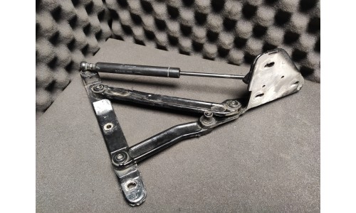 Charnière Gauche de Male Arrière Ferrari 456/550/575 (63143100/U) (Pièce Occasion)