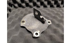 Plaque de Couverture Droite /Support Conduit Hydraulique de Frein Ferrari 456 GT / GTA (153944/U) (Pièce Occasion)
