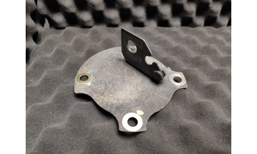 Plaque de Couverture Droite /Support Conduit Hydraulique de Frein Ferrari 456 GT / GTA (153944/U) (Pièce Occasion)