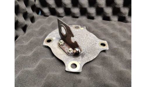 Plaque de Couverture Gauche /Support Conduit Hydraulique de Frein Ferrari 456 GT / GTA (153947/U) (Pièce Occasion)