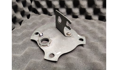 Plaque de Couverture Droite / Support Conduit Hydraulique de Frein Sans Capteur Ferrari 456 GT / GTA (164925/U) (Pièce Occasion)