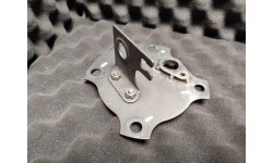 Plaque de Couverture Gauche / Support Conduit Hydraulique de Frein Sans Capteur Ferrari 456 GT / GTA (164926/U) (Pièce Occasion)