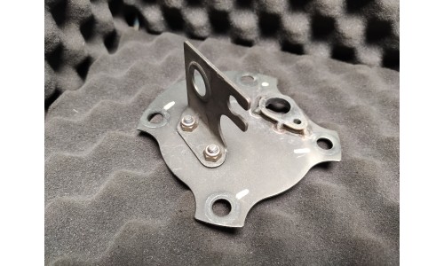 Plaque de Couverture Gauche / Support Conduit Hydraulique de Frein Sans Capteur Ferrari 456 GT / GTA (164926/U) (Pièce Occasion)