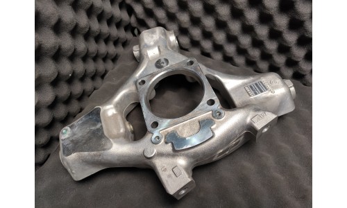 Porte Moyeu / Fusée Avant Droit Version CCM Ferrari 599 (264335/U) (Pièce Occasion)