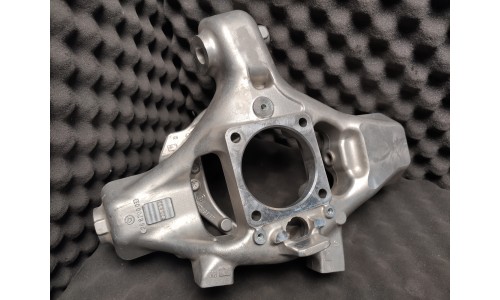 PORTE MOYEU ARRIERE GAUCHE VERSION CCM FERRARI 599/612 (220453/U)