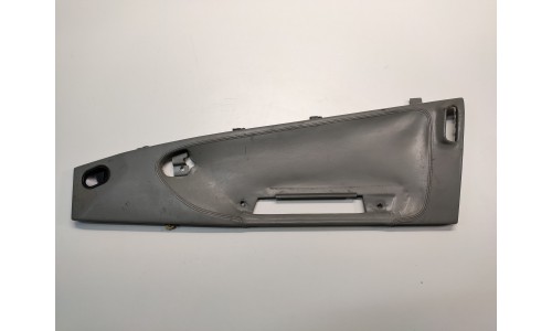 Garniture Centrale de Panneau de Porte Droite Cuir Gris Ferrari 456 GT / GTA (64833916/U) (Pièce Occasion)