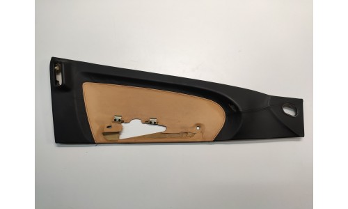 Garniture Centrale de Panneau de Porte Gauche Cuir Beige et Noir Ferrari 456 M GT / GTA (65470300/U) (Pièce Occasion)