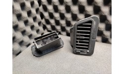 Diffuseur d'Air Arrière Droit du Panneau de Porte Passager Ferrari 456 (63850400/U) (Pièce Occasion)