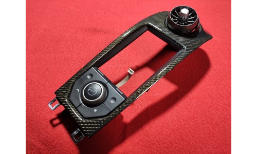 Encadrement en Carbone de Moniteur de Navigation McLaren MP4-12C(11M1431CP.01/U) (Pièce Occasion)