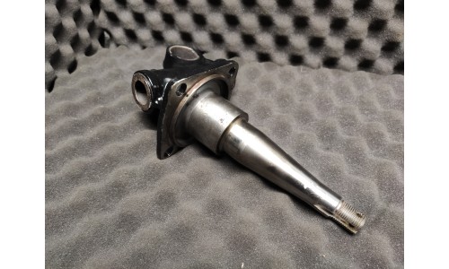 Fusée d'Essieu G&D Ferrari 365 GT 2+2 (640833/U) (Pièce Occasion)