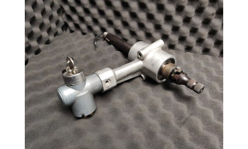 Ensemble Neiman + Support de Colonne de Direction + Axe + Articulation Ferrari 365 GT 2+2 (168785/U & 740273/U) (Pièce Occasion)