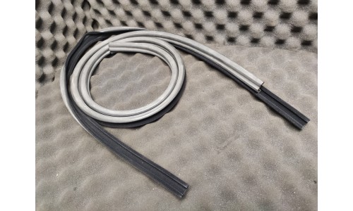 Canal / Joint / Guide Arrière de Vitre Ferrari Testarossa (61509900)